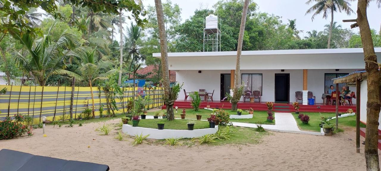 Marari Phoenix Beach Homestay Mararikulam Exterior photo