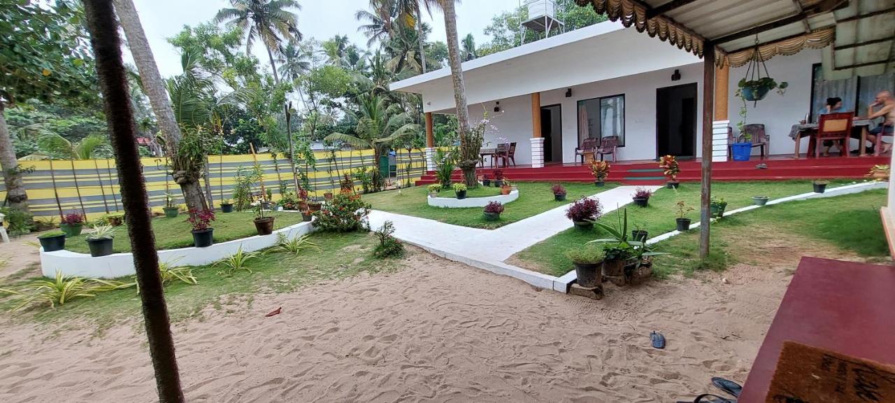 Marari Phoenix Beach Homestay Mararikulam Exterior photo